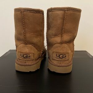Toddler UGG Classic Boot size 6
